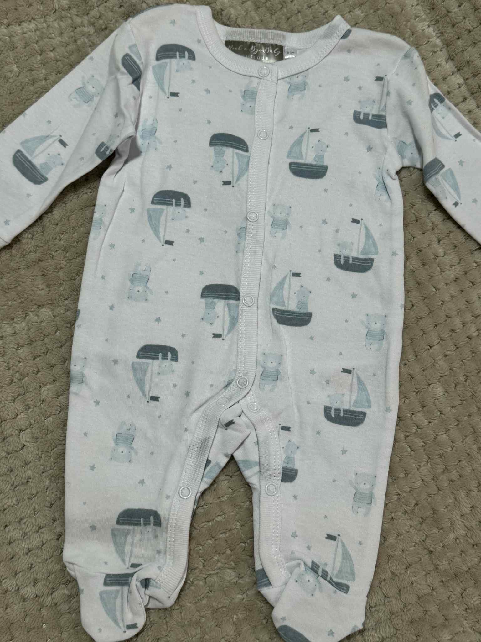 Adorable Baby Boys 5 Piece Layette gift set in Blue &amp; White with Teddy's prints. Set consists of sleepsuit, bodysuit, hat, bib and mittens and Giftbag.