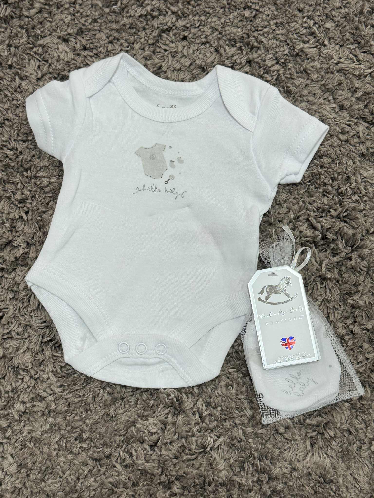 Unisex 5 Piece White 'Hello Baby' Set & Giftbag