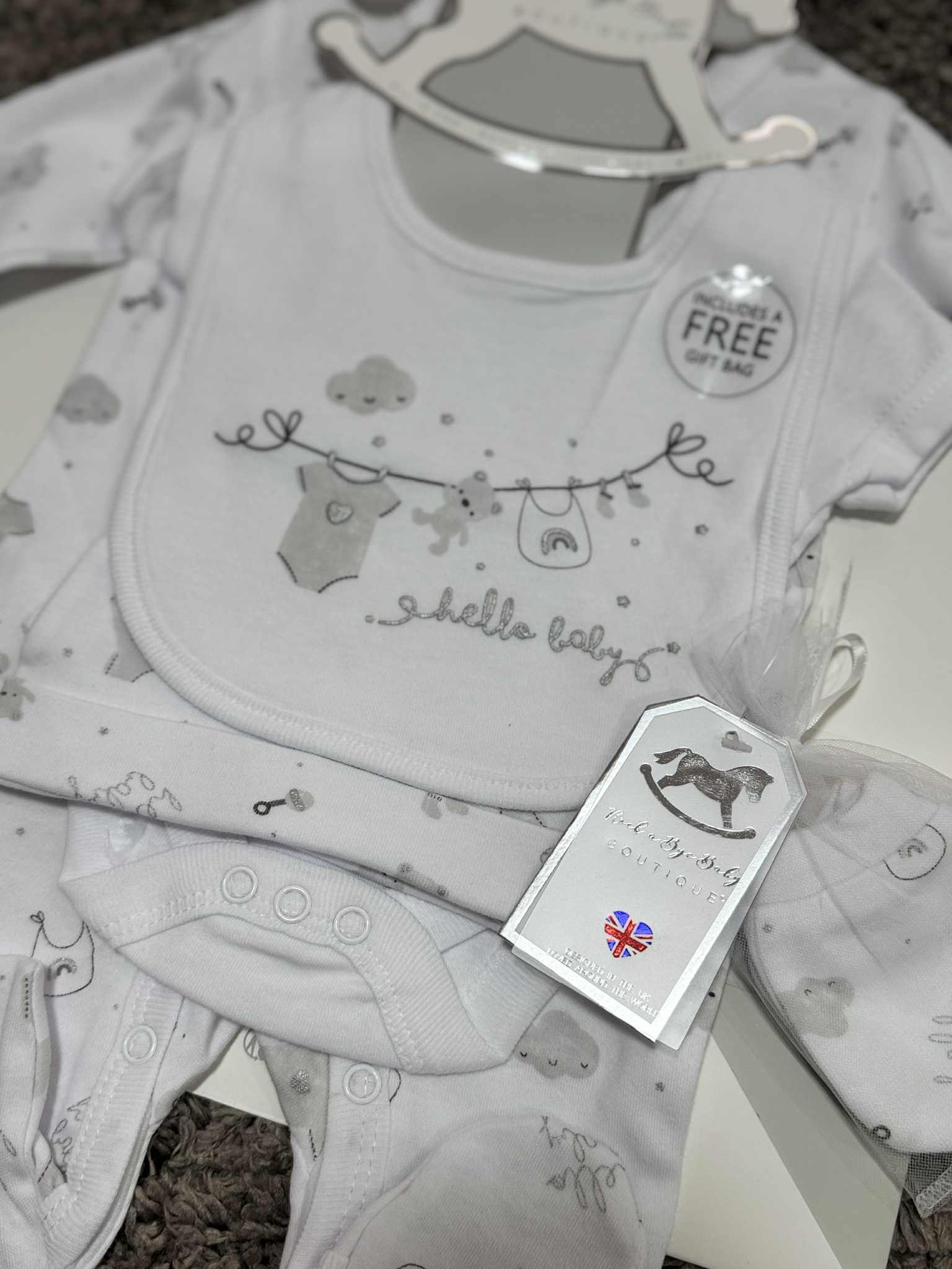 Unisex 5 Piece White 'Hello Baby' Set & Giftbag